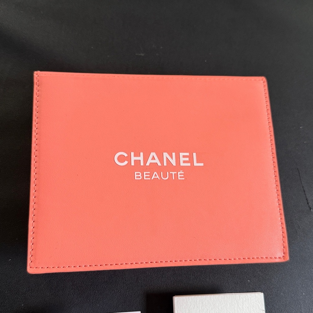 NEW no box CHANEL MAKEUP TAKEAWAYS LIMITED EDITION POUCH with 2 perfume samples